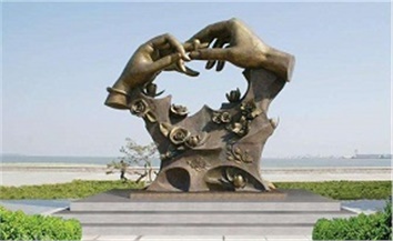 十字街头｜纪念碑式雕塑：从凸显到消散